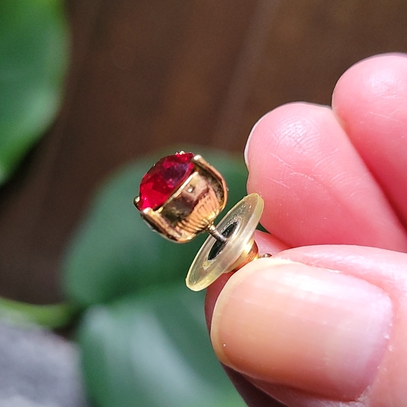 ⭐2/$15 NEW!! Garnet stud earrings - Picture 5 of 5